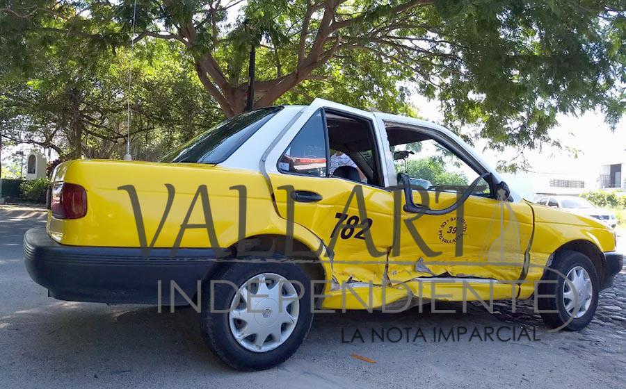 Encontronazo en Fluvial Vallarta deja dos personas heridas Noticias de Puerto Vallarta | NotiespacioPV | Encontronazo en Fluvial Vallarta deja dos personas heridas