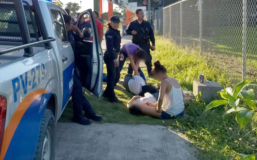 Menores de edad son halladas tiradas en la Bobadilla, estaban ebrias Noticias de Puerto Vallarta | NotiespacioPV | Menores de edad son halladas tiradas en la Bobadilla, estaban ebrias