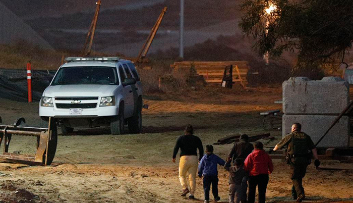 Poco más de 400 inmigrantes logran cruzar la frontera de EE.UU