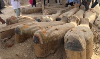 Noticias de Puerto Vallarta | NotiespacioPV | Descubren 35 tumbas egipcias con 90 sarcófagos y 10 mil objetos de la antigüedad