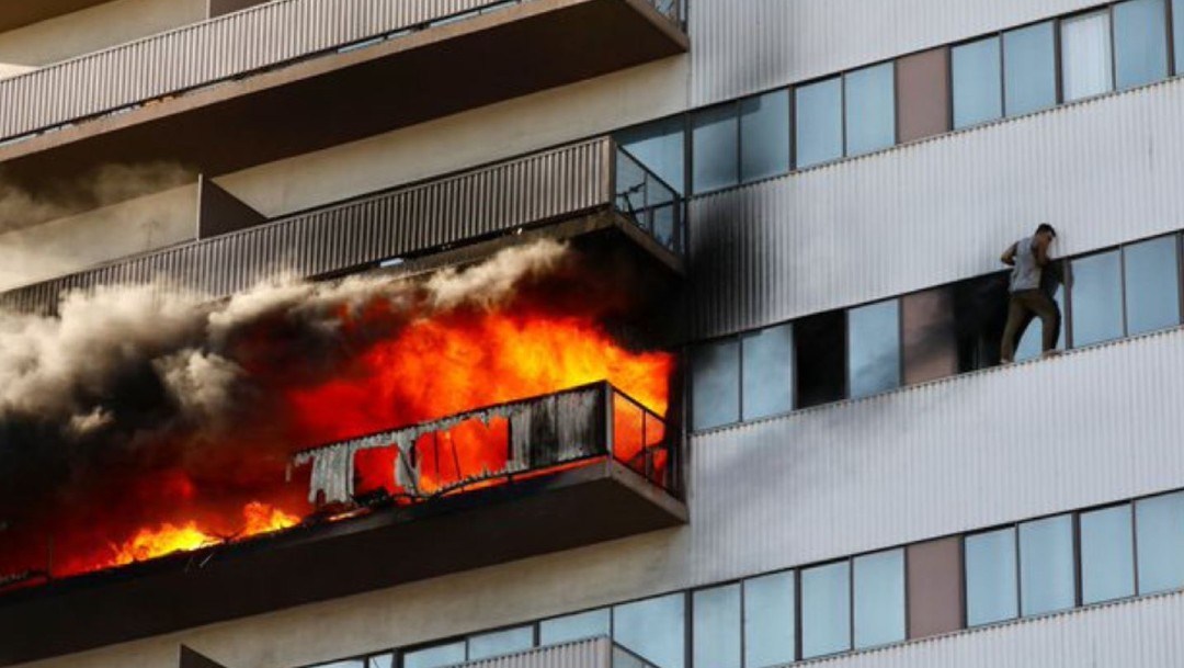 Noticias de Puerto Vallarta | NotiespacioPV | Se incendia edificio de 25 pisos en Los Ángeles; saltan por las ventanas