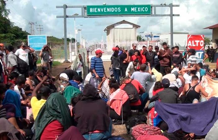 Notiespacio PV | México rechaza petición de migrantes de cruzar frontera con Guatemala rumbo a EU