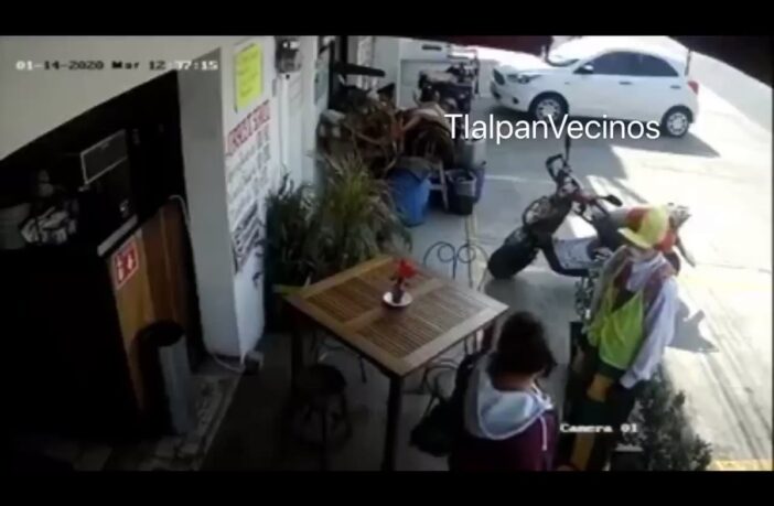 Notiespacio PV | Payaso pide un vaso de agua y roba tablet en negocio en Tlalpan