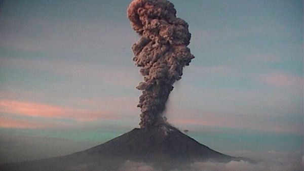 Noticias de Puerto Vallarta | NotiespacioPV | Popocatépetl registra impresionante actividad volcánica