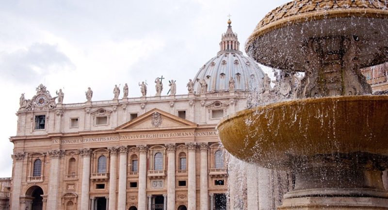 El Vaticano confirma caso de COVID-19 en residencia del Papa