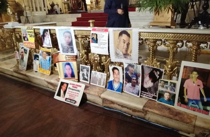 Noticias de Puerto Vallarta | NotiespacioPV | Familiares de desaparecidos llenan Misa en Catedral de Gdl