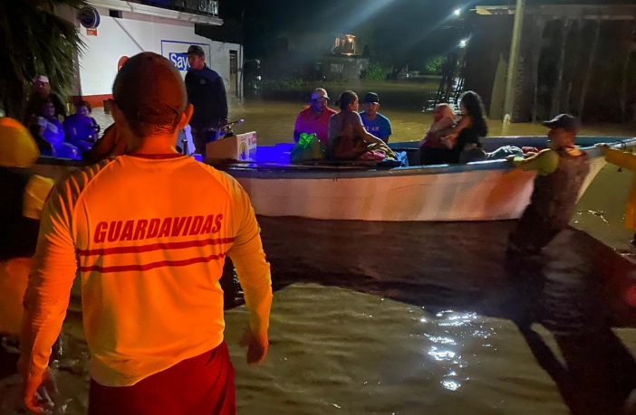 Noticias de Puerto Vallarta | NotiespacioPV | Dejando fuertes inundaciones, Tormenta Hernán se aleja de Jalisco