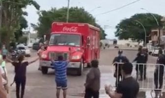 Noticias de Puerto Vallarta | NotiespacioPV | Vecinos de Santiago Ixcuintla en Nayarit impidieron en paso de camiones de Coca Cola