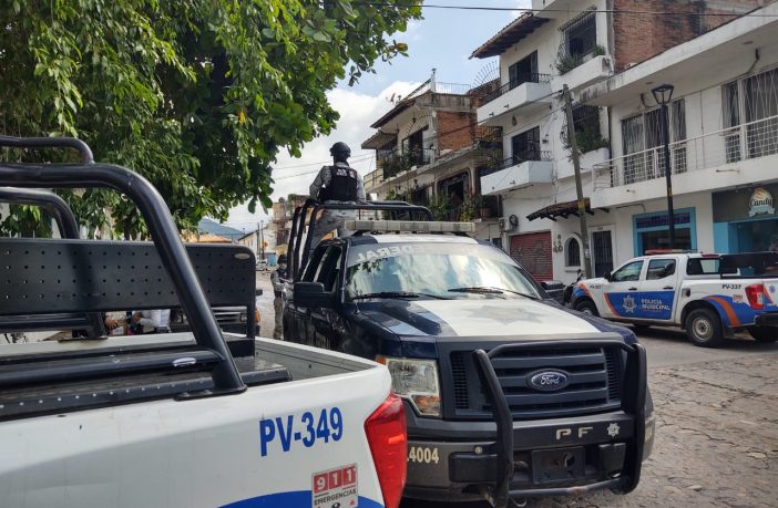 Noticias de Puerto Vallarta | NotiespacioPV | Choca patrulla policiaca al perseguir a asaltante