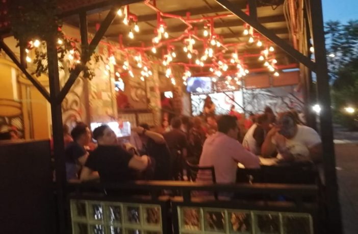 Noticias de Puerto Vallarta | NotiespacioPV | Restaurantes bares de Guadalajara omitieron protocolos de Covid 19 en noche mexicana