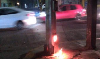 Noticias de Puerto Vallarta | NotiespacioPV | Incendian el cableado en postes de botón de pánico del C5 .
