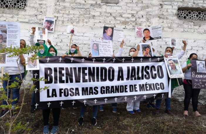 Noticias de Puerto Vallarta | NotiespacioPV | "Se les hace más fácil abrir fosas que buscarlos vivos"
