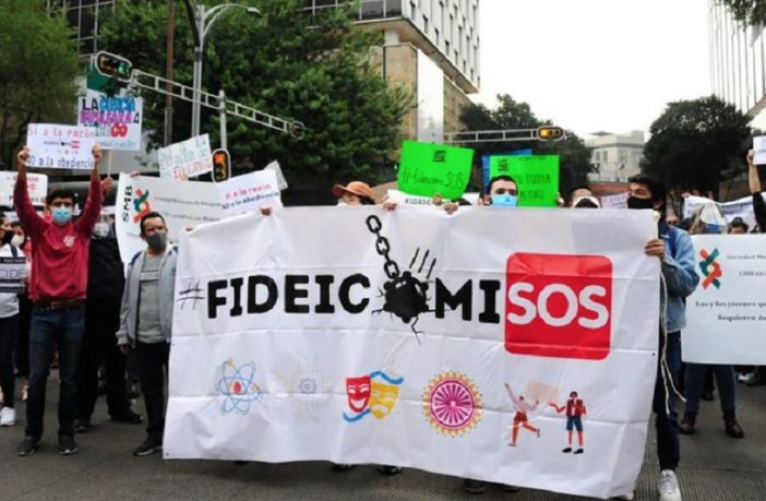 Noticias de Puerto Vallarta | NotiespacioPV | Pese a protestas y bloqueos, mantienen en Senado votación del tema Fideicomisos