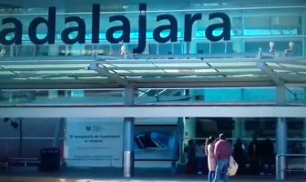 Noticias de Puerto Vallarta | NotiespacioPV | En el Aeropuerto de Guadalajara no hay gel antibacterial por ningún lado.