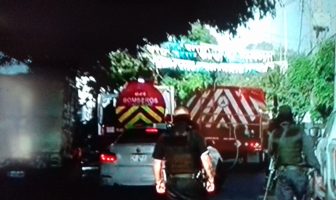 Noticias de Puerto Vallarta | NotiespacioPV | Bomberos de Guadalajara controlan incendio en bodega de autopartes
