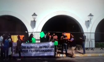 Noticias de Puerto Vallarta | NotiespacioPV | Manifestación simultánea afuera de casa Jalisco y en Teocaltiche.
