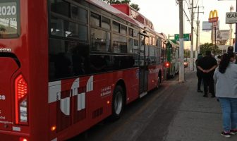 Noticias de Puerto Vallarta | NotiespacioPV | Usuarios del trasporte público que trabajan fines de semana padecen la falta del servicio.