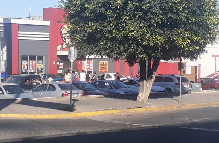 Noticias de Puerto Vallarta | NotiespacioPV | Pese a restricciones por el Covid-19 la gente se olvida de todo