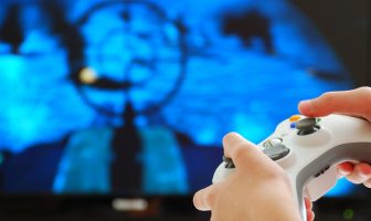 Noticias de Puerto Vallarta | NotiespacioPV | Gobernador alerta por peligro de videojuegos donde 'enganchan' niños