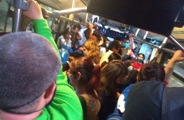 Noticias de Puerto Vallarta | NotiespacioPV | Transporte público sigue siendo un dolor de cabeza para los usuarios