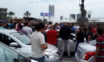 Noticias de Puerto Vallarta | NotiespacioPV | Conductores de plataformas se manifestan y amenazan cerrar la ciudad