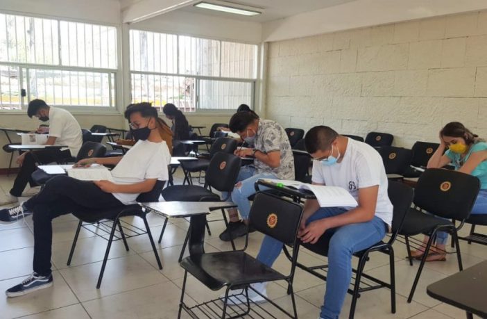 Noticias de Puerto Vallarta | NotiespacioPV | Escuelas públicas y privadas recibieron alumnos este día