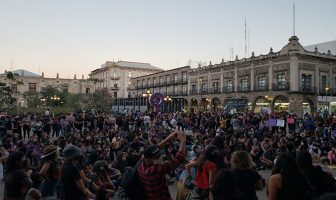 Noticias de Puerto Vallarta | NotiespacioPV | Centro Histórico tuvo performance por Día de la Mujer