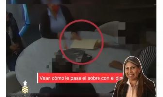 Noticias de Puerto Vallarta | NotiespacioPV | Recibe Carmina Regalado fajos de billetes por 'compromisos'
