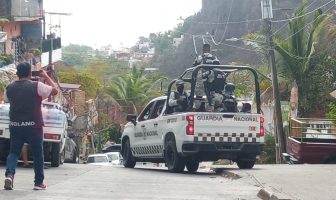 Noticias de Puerto Vallarta | NotiespacioPV | Operativo en colonia Las Peñas sorprende a vecinos