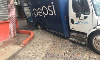 Noticias de Puerto Vallarta | NotiespacioPV | Pequeño socavón en el Pitillal pone en alerta a los vecinos