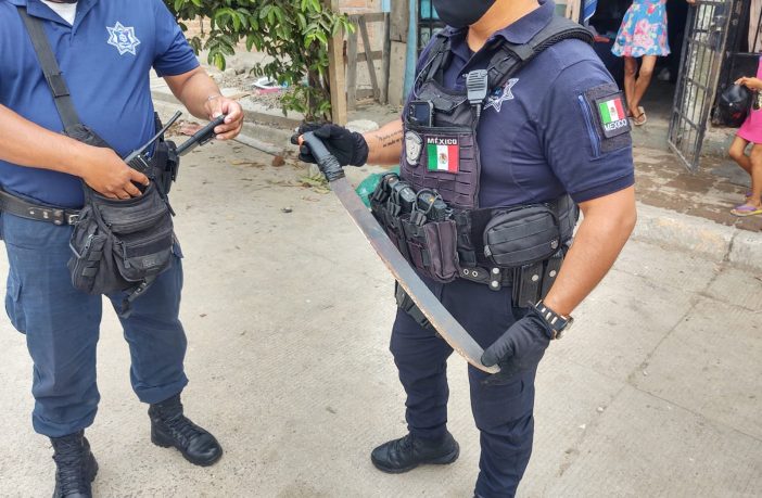 Noticias de Puerto Vallarta | NotiespacioPV | Riña entre 3 hombres terminó en machetazos en Mojoneras