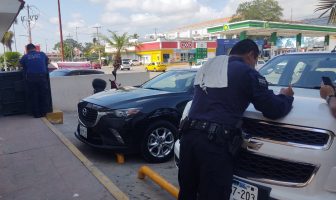 Noticias de Puerto Vallarta | NotiespacioPV | Deja abierta su camioneta y le roban 20 mil pesos