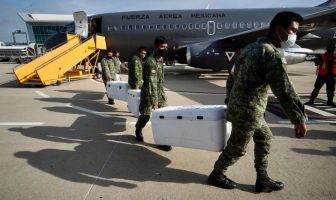 Noticias de Puerto Vallarta | NotiespacioPV | Un millón de vacunas anticovid de Sinovac llegaron a México