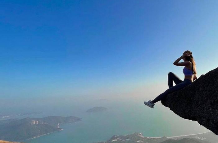 Noticias de Puerto Vallarta | NotiespacioPV | Selfie de riesgo; influencer china murió desde lo alto de una cascada