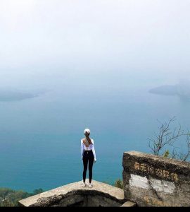 Noticias de Puerto Vallarta | NotiespacioPV | Selfie de riesgo; influencer china murió desde lo alto de una cascada