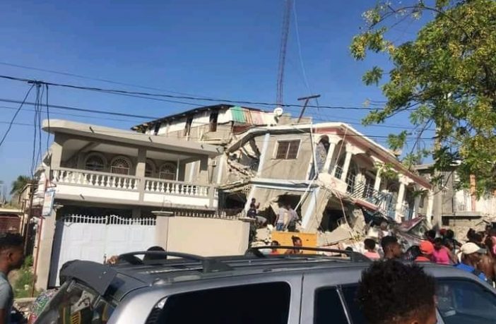 Terremoto de 7.2° sorprende a Haití; hay daños incalculables