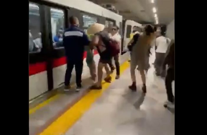 Usuario sin cubrebocas provoca riña en tren ligero de Guadalajara