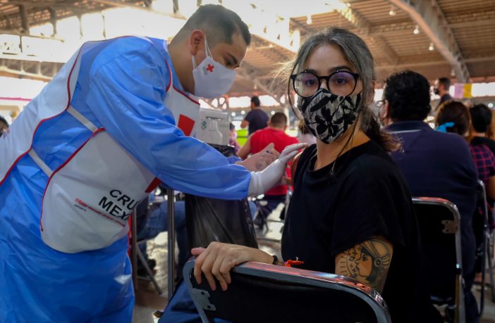 Reabren registros para vacunación a mayores de 30 en la ZMG