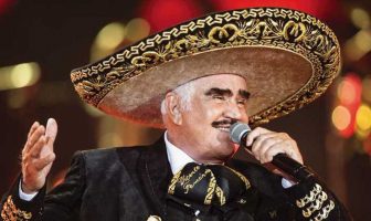 Vicente Fernández ya no está intubado, señalan médicos