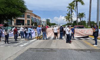 Noticias de Puerto Vallarta | NotiespacioPV | Camioneros de transporte subrogados vuelven a tomar las calles este lunes
