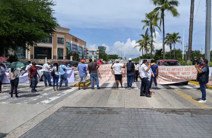 Noticias de Puerto Vallarta | NotiespacioPV | Camioneros de transporte subrogados vuelven a tomar las calles este lunes