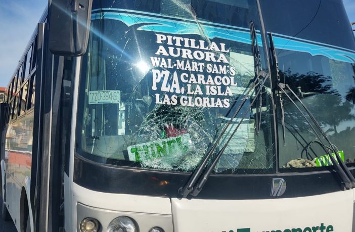 Noticias de Puerto Vallarta | NotiespacioPV | Conductor de Unibus impacta a un peatón en la Medina Ascencio