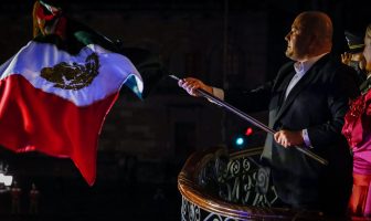 Noticias de Puerto Vallarta | NotiespacioPV | Alfaro da el Grito de Independencia ante una plaza vacía