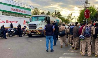 Noticias de Puerto Vallarta | NotiespacioPV | Protestan trabajadores en las instalaciones de Gas Bienestar.