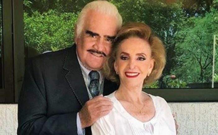 Noticias de Puerto Vallarta | NotiespacioPV | Doña Cuquita sale del hospital tras su operación; Vicente Fernández se encuentra estable