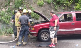 Noticias de Puerto Vallarta | NotiespacioPV | Se incendia vehículo en libramiento a la salida del túnel grande