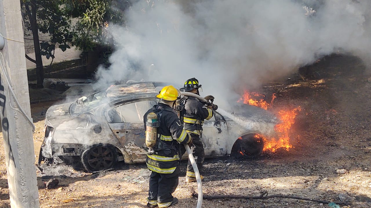 Perdida total: se incendia un vehículo en Bobadilla Noticias de Puerto Vallarta | NotiespacioPV | Perdida total: se incendia un vehículo en Bobadilla