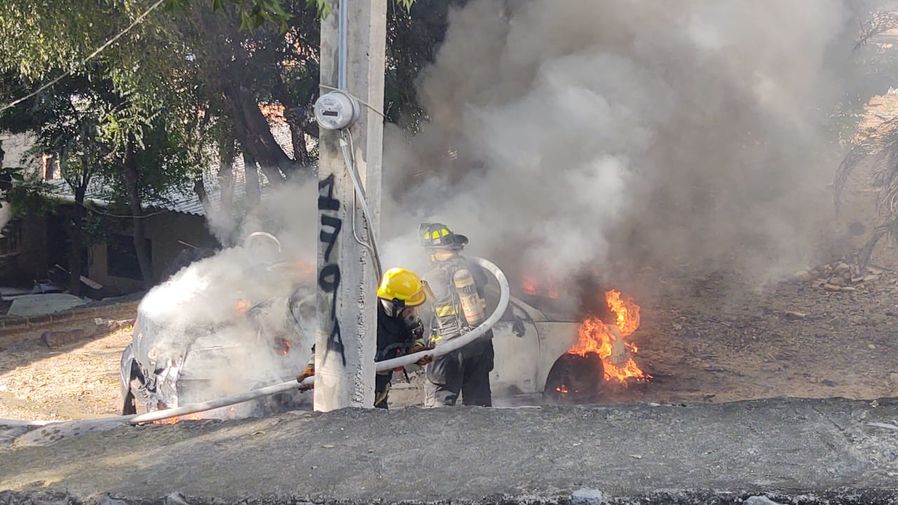 Perdida total: se incendia un vehículo en Bobadilla Noticias de Puerto Vallarta | NotiespacioPV | Perdida total: se incendia un vehículo en Bobadilla