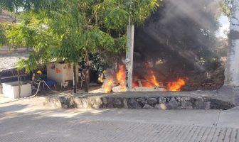 Noticias de Puerto Vallarta | NotiespacioPV | Perdida total: se incendia un vehículo en Bobadilla