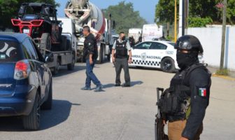 Noticias de Puerto Vallarta | NotiespacioPV | Caos vial por reten de agentes federales en Puerto Vallarta